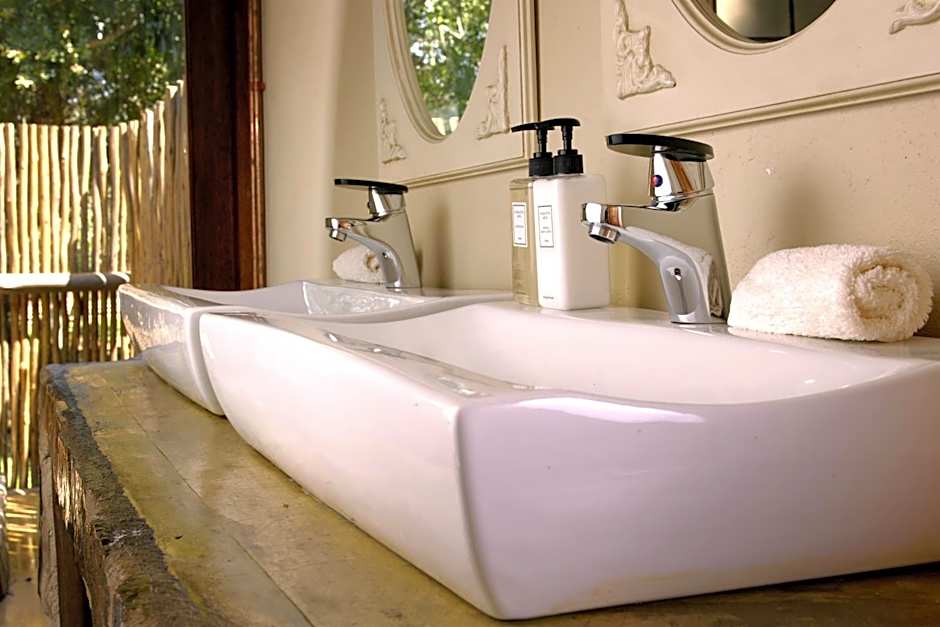 Caracal Lodge