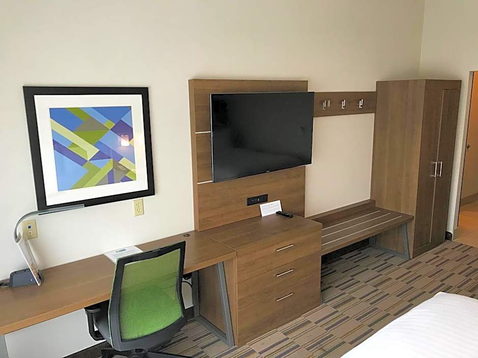 Holiday Inn Express & Suites Pittsburgh - Monroeville By IHG
