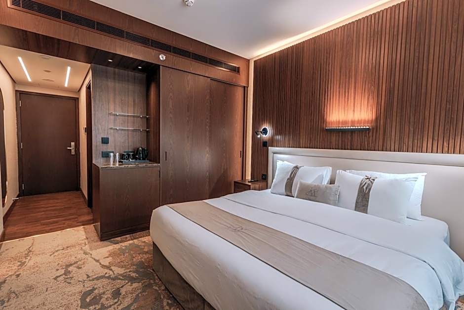 Photo 1 of 6 of Deluxe 1 King Bed