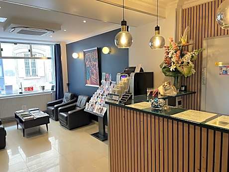 Mary's Hotel Republique