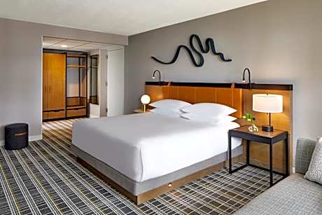 Executive Balcony Suite