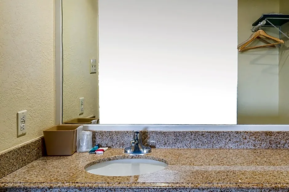 Econo Lodge Inn & Suites Downtown San Antonio