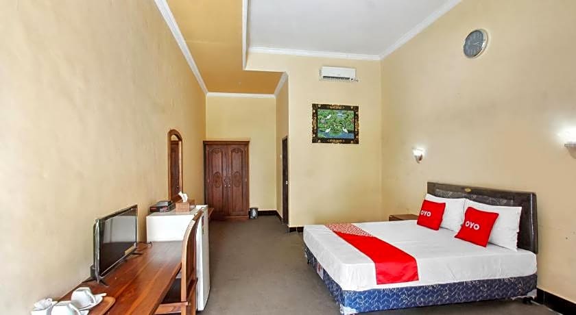 Capital O 93391 Golden Manggis Hotel Near SMKN 1 Lingsar