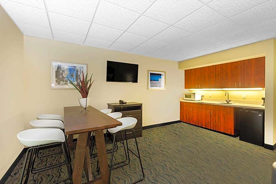 Baymont by Wyndham Des Moines Airport