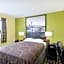 Super 8 by Wyndham Marietta