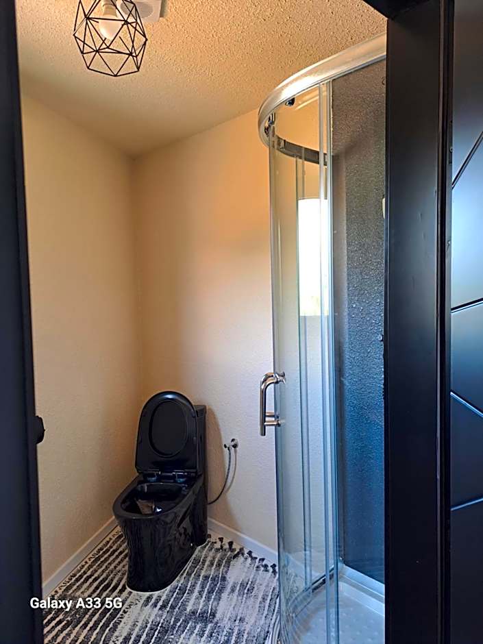 Borderline Accomodation