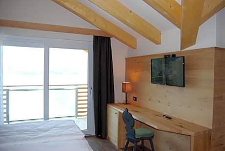 Standard Double or Twin Room with Mountain View