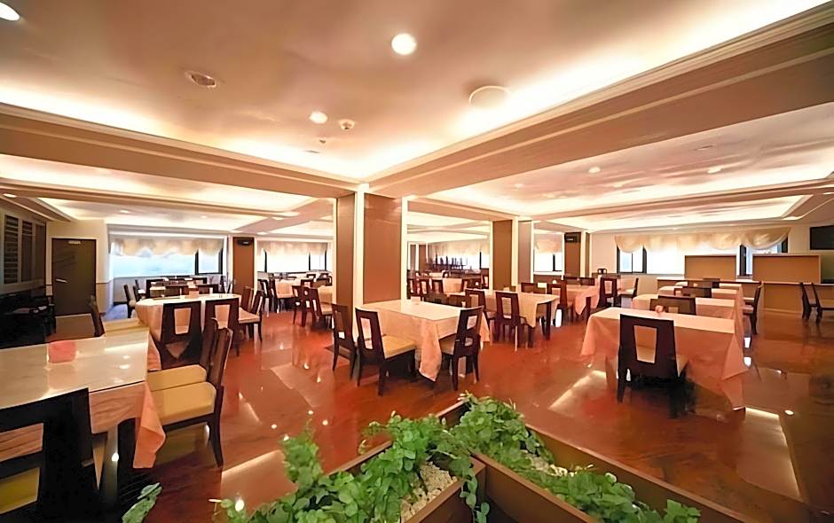 Ming Lu Holiday Hotel
