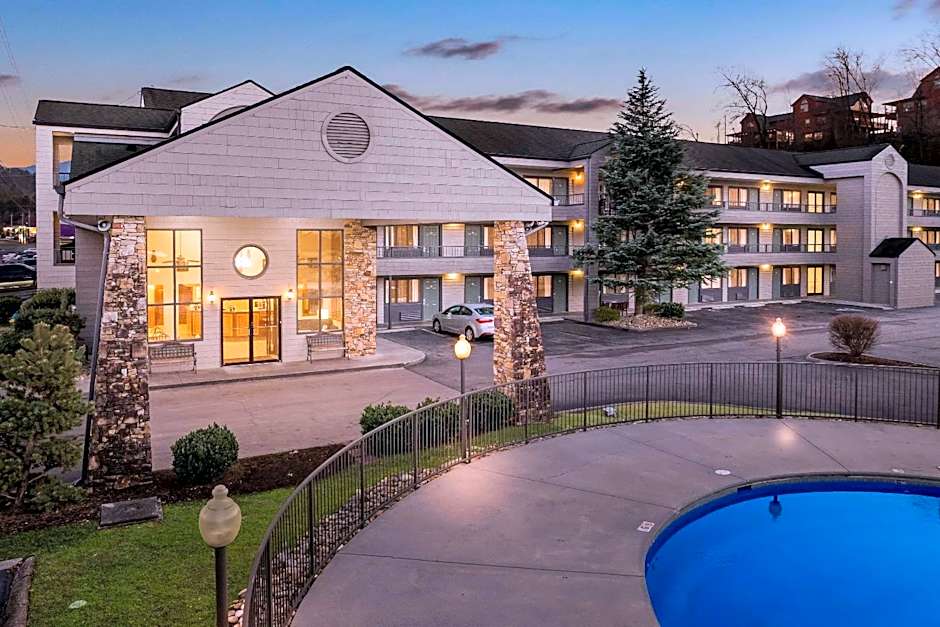 Quality Inn & Suites At Dollywood Lane