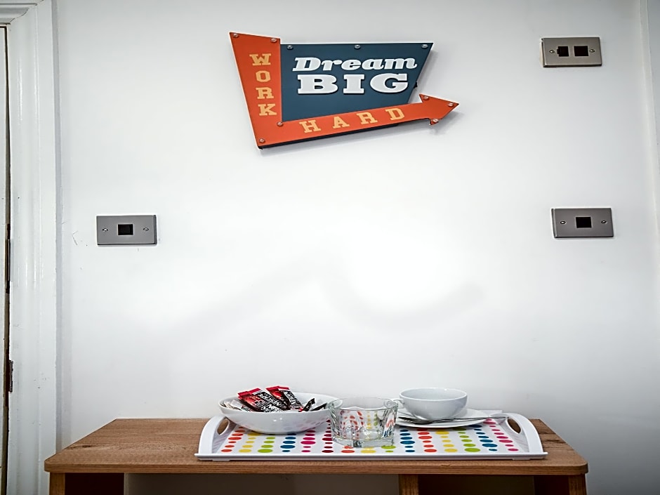 OYO TamTam Acton Hotel