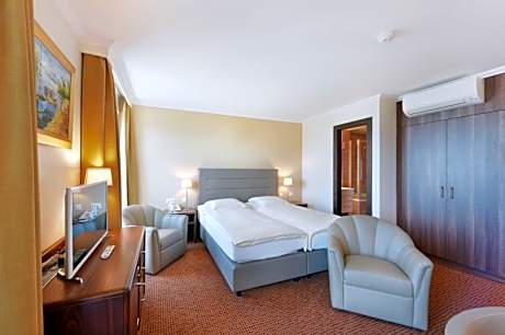 Superior Twin Room with Balcony