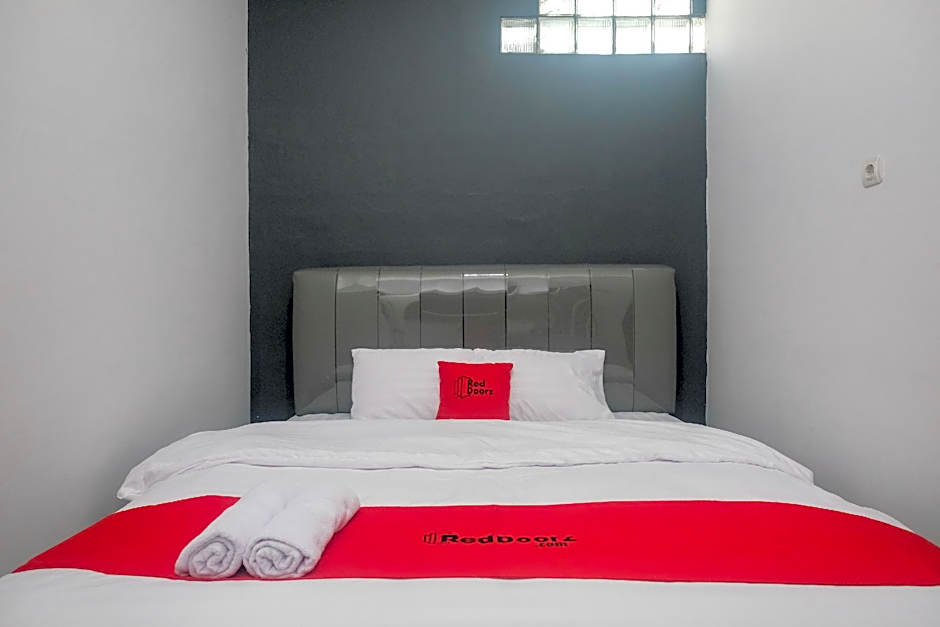 RedDoorz Syariah near UNIMUS Semarang