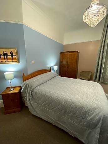 Double room-Classic-Ensuite with Shower-No view-Room 12