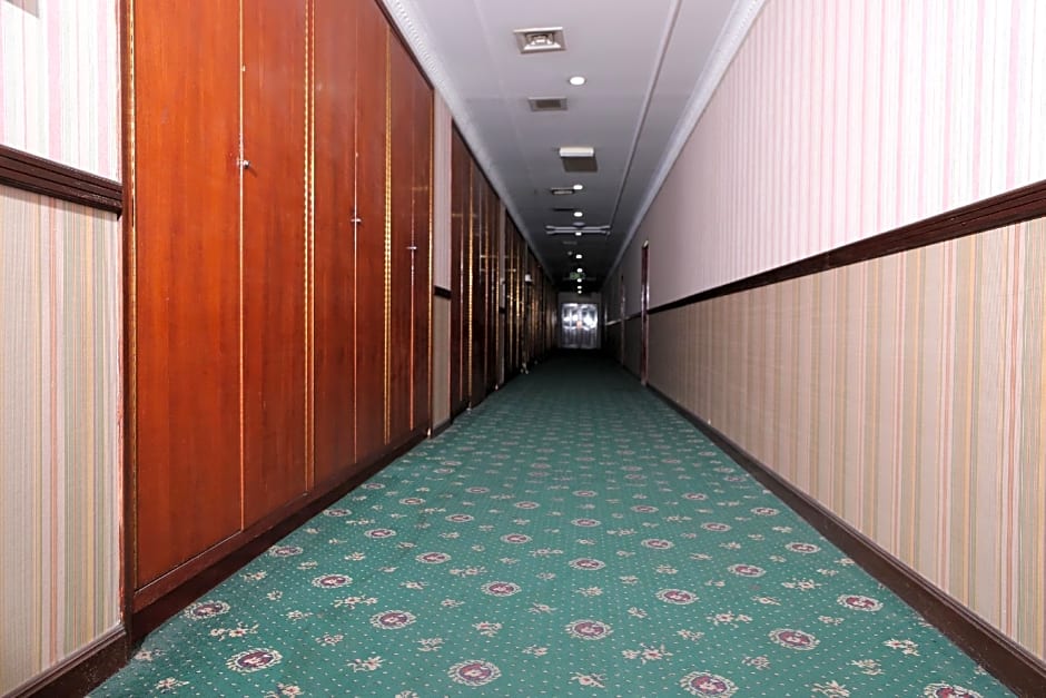 OYO 112 Semiramis Hotel