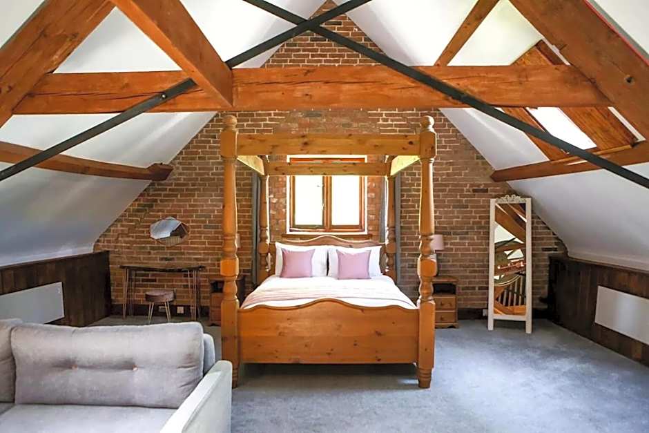 Kingston Country Courtyard