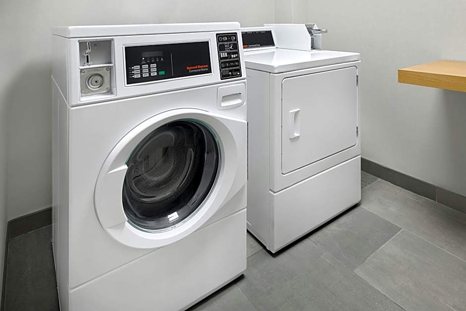 Courtyard by Marriott Kansas City Shawnee