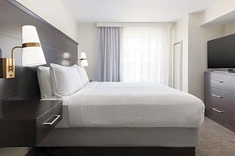 One-Bedroom King Suite