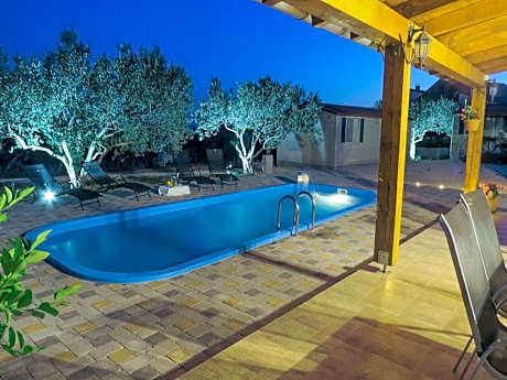 Enticing Mobile Home in Pakostane with Swimming Pool