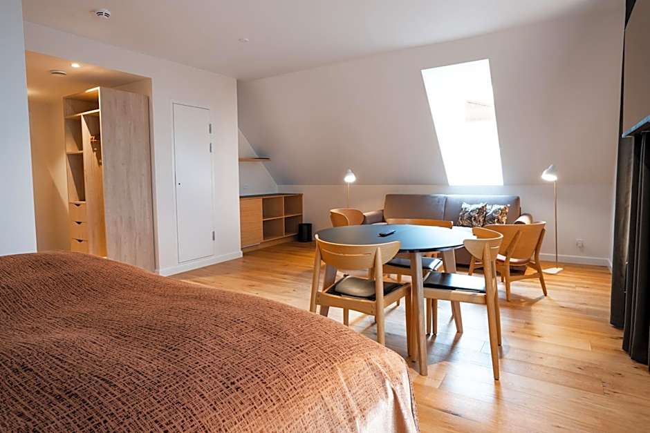 Sixtus Sinatur Hotel & Konference