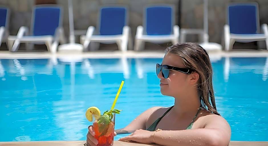 Lara Dinc Hotel