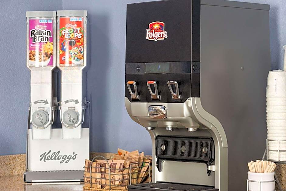 Days Inn & Suites by Wyndham Green Bay WI.