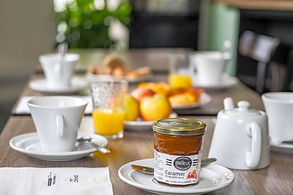 Contact Hôtel du Champ de Mars de Saint-Brieuc