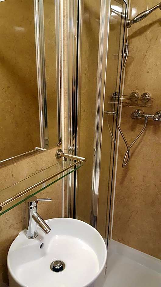 Dolphin Inn - The Lodge