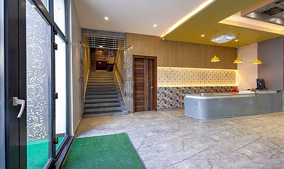 Treebo Imperia, Kommadi