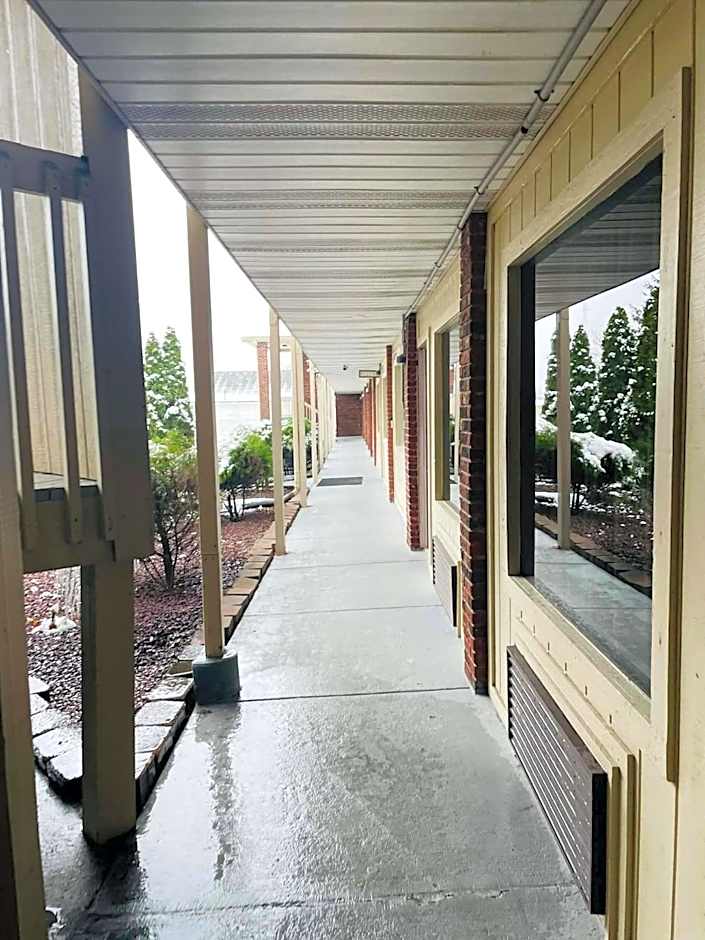 Travelodge by Wyndham Sellersburg / Louisville North