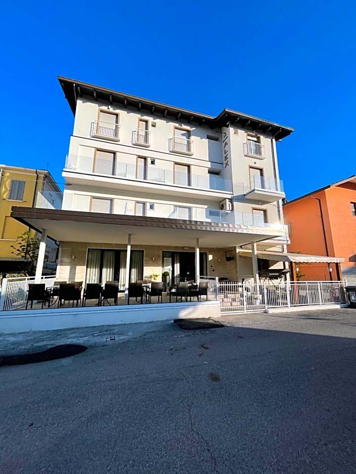 Hotel Alex