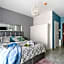 Aparthotel Pawia Deluxe- 10 min to center, self check-in, optional breakfest, parking on the street