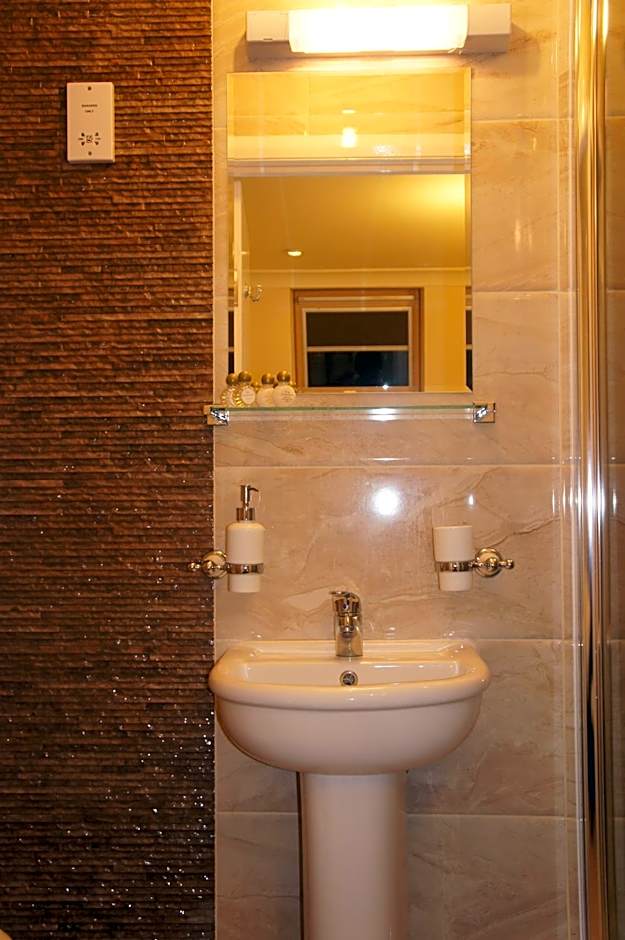 Sapphire Hotel London