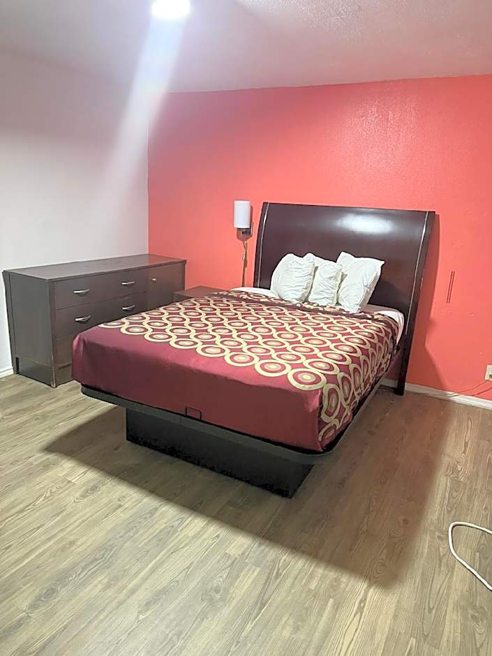 Photo 1 of 8 of Queen Bed Non-Smoking