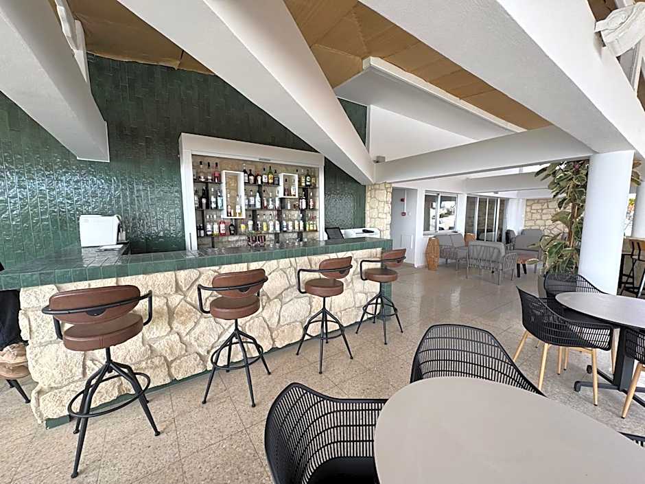 Vrachia Beach Hotel & Suites - Adults Only