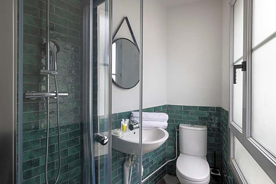 Le Village Montmartre by Hiphophostels