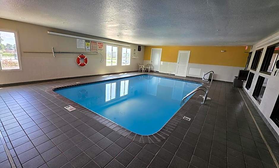 Super 8 by Wyndham O'Fallon MO/St. Louis Area