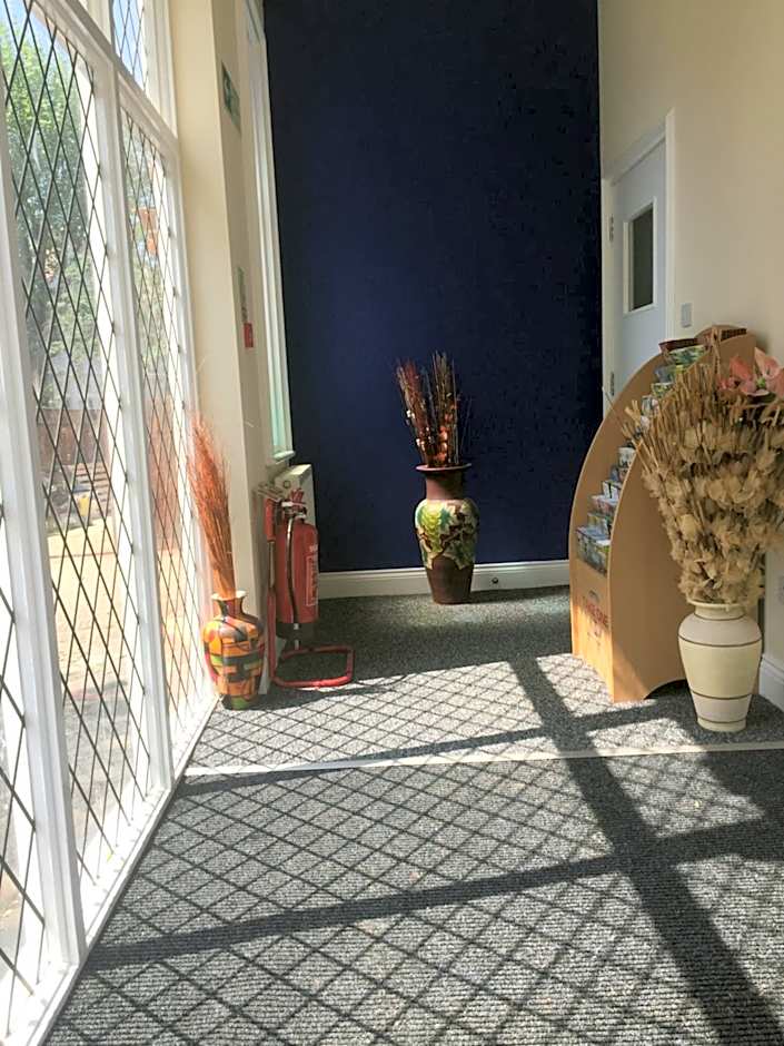 Southend Central Hotel - Close to Beach, City Centre, Train Station & Southend Airport