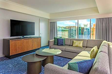 Premium Suite, Club lounge access, Suite, 1 King, Sofa bed