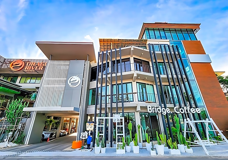 Dragon River Avenue Hotel