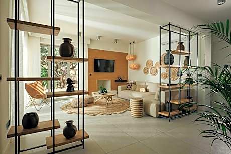 Private, 3 Bedroom Residence, Sea view, Balcony, Private pool