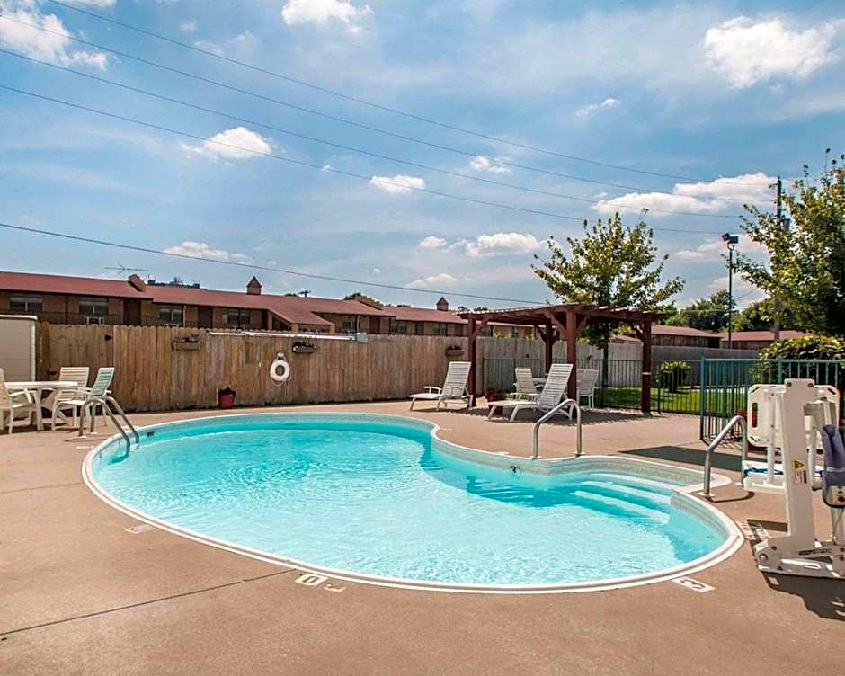 Econo Lodge Springfield I-44