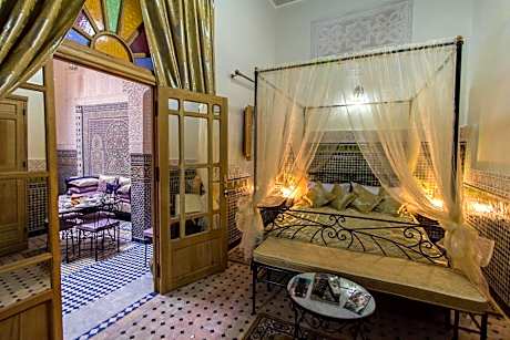 Deluxe Room (2 Adults + 1 Child)