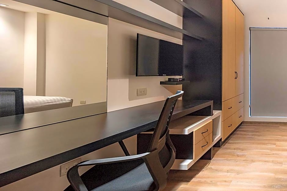 ROOM Hotel & Suites