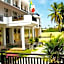 Queens Beach Hotel