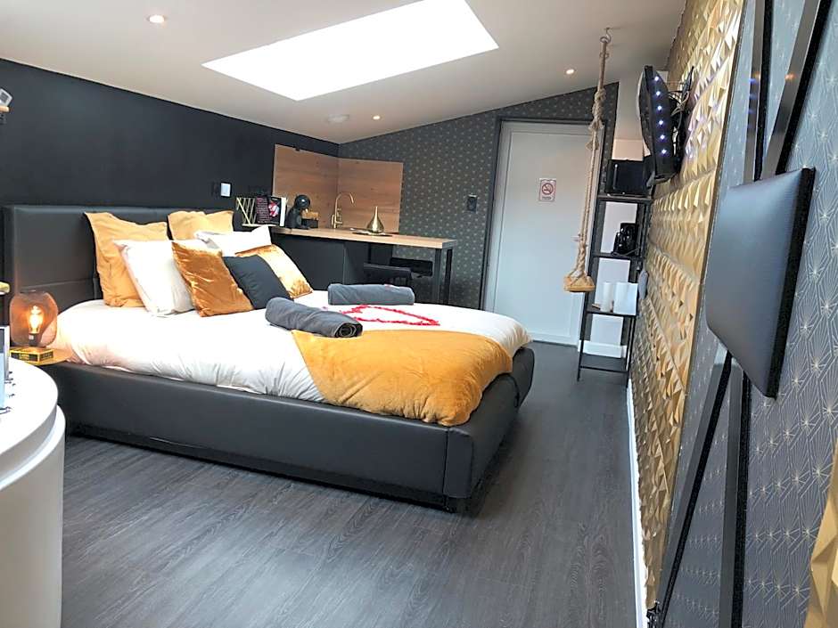 Playroom et Nuit Insolite