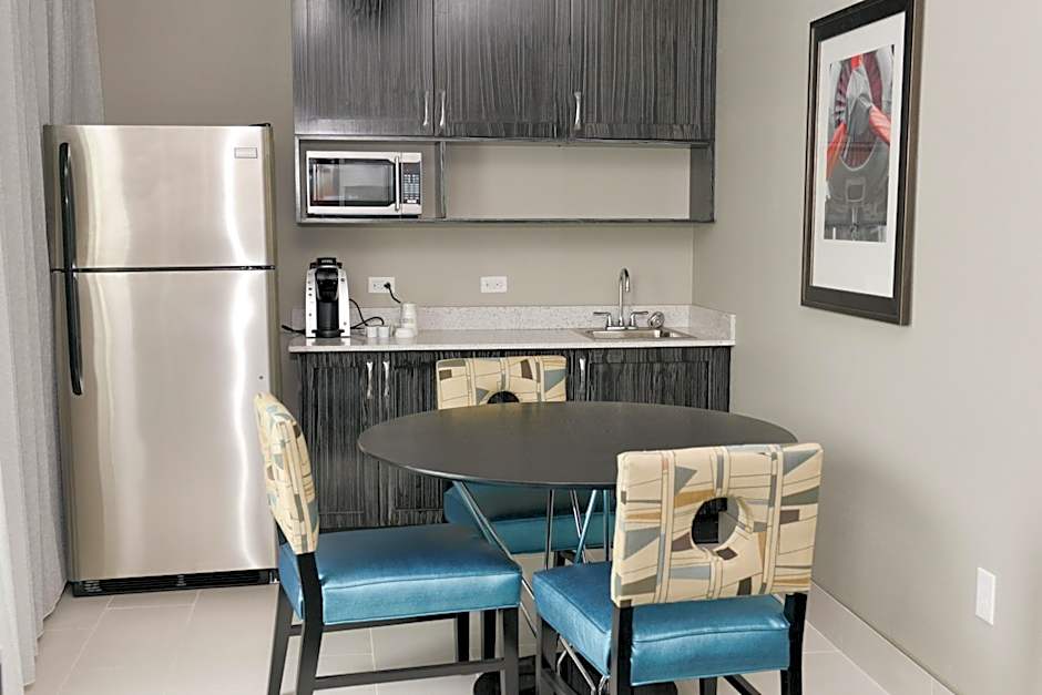 Holiday Inn Express & Suites Charlotte Airport By IHG