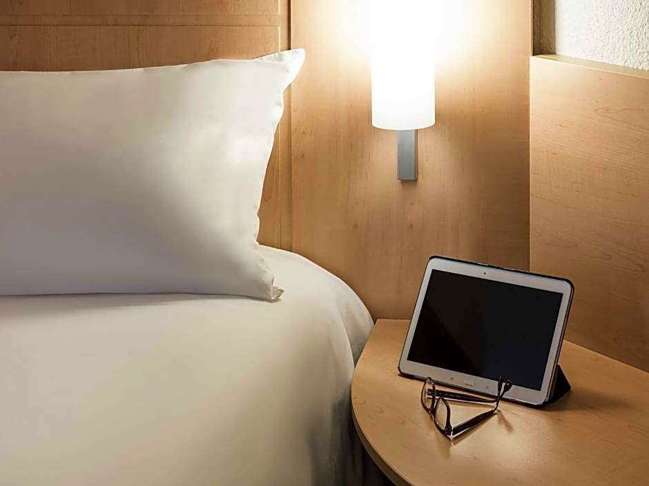 ibis Angers Centre Chateau