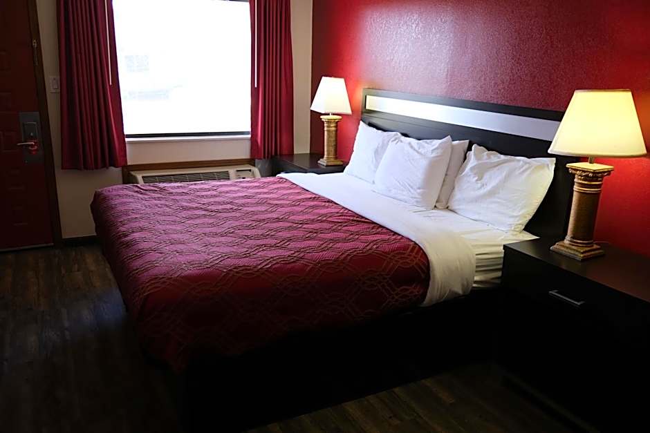 Photo 1 of 5 of 1 Queen Bed