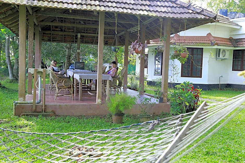 Lovedale Lakeside Homestay