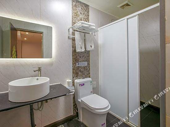 Zhiying Star Travel Collection Hotel (Zhujiang New Town Wuyangyu Subway Station)